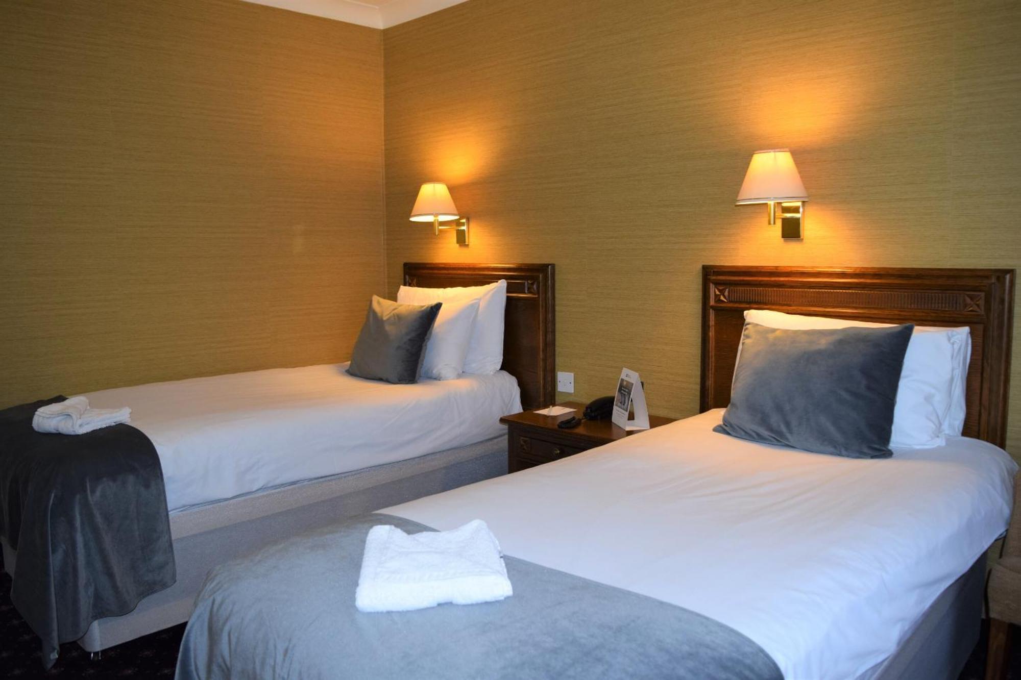 The Rose & Crown Hotel Tonbridge Esterno foto