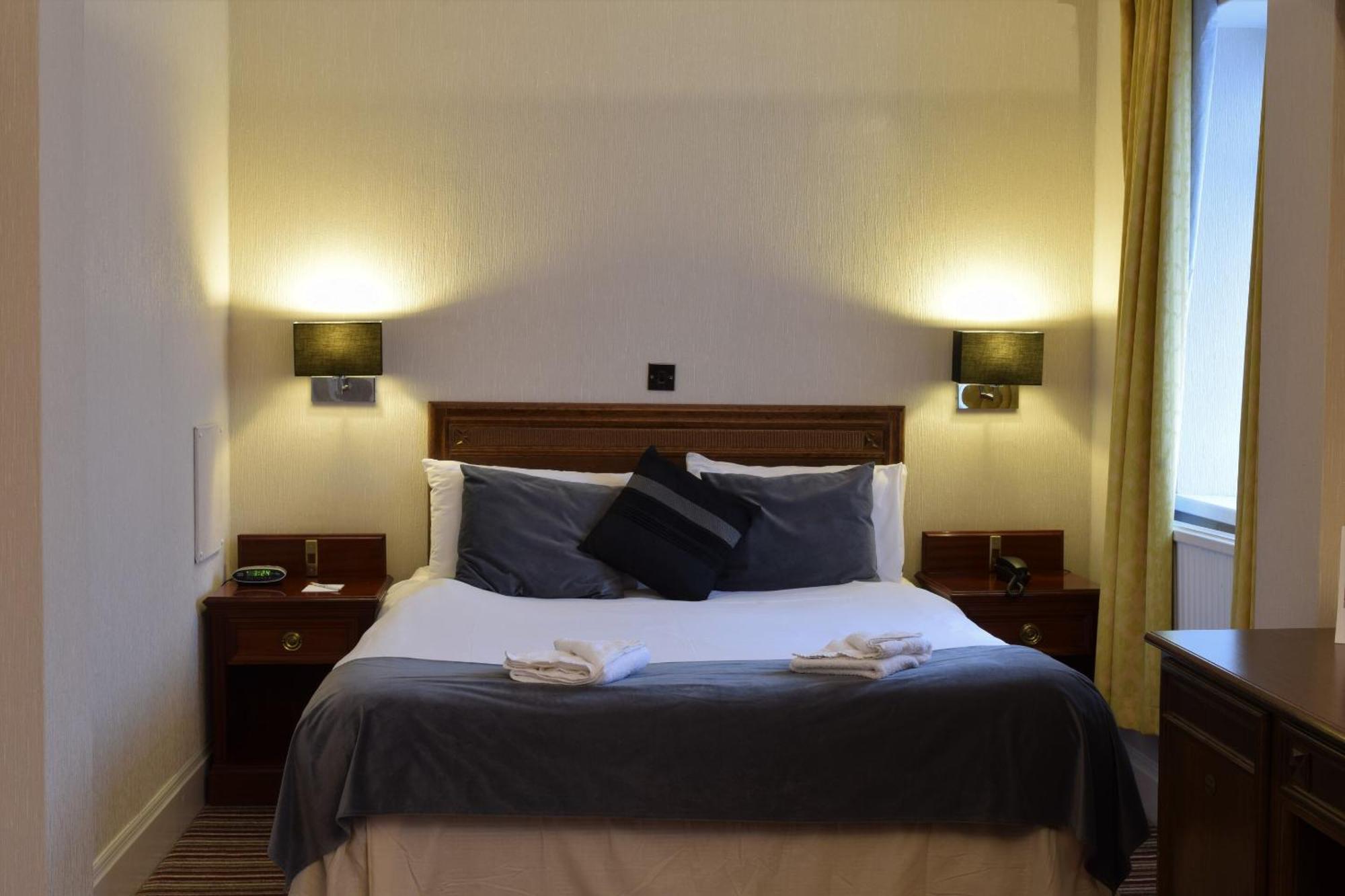 The Rose & Crown Hotel Tonbridge Esterno foto